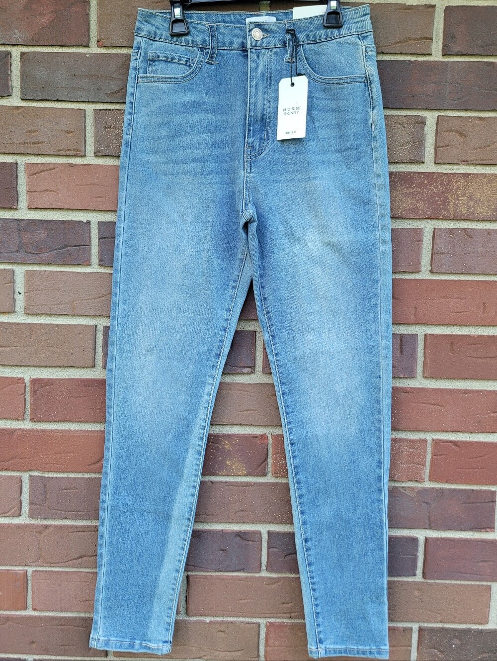 NWT Forever 21 Mid Rise Skinny Fit Jeans Size 28 Womens (Measures 26x29)